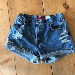 Women’s distressed Levi’s denim shorts